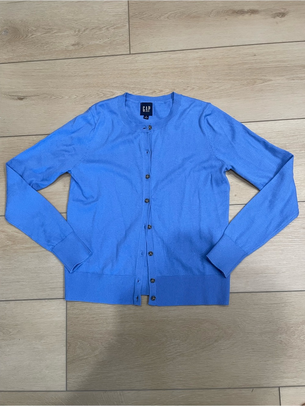 GAP women’s Blue Crewneck Button Cardigan Sweater